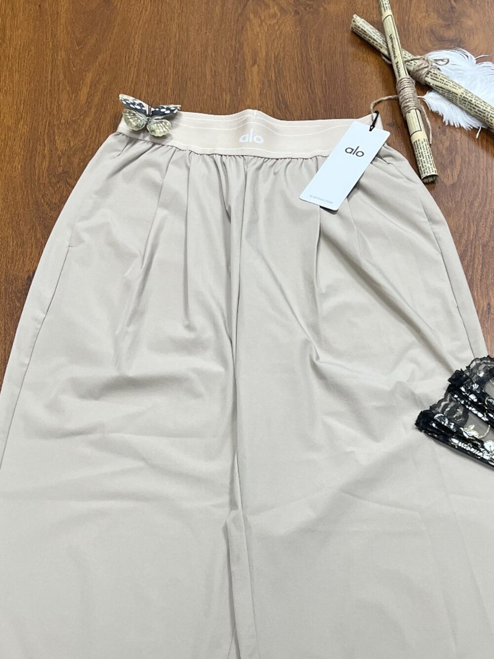 ALO Yoga 🏆 Suit Up Trouser Gravel Color (Regular) Wide Leg Brand New - Picture 7 of 8